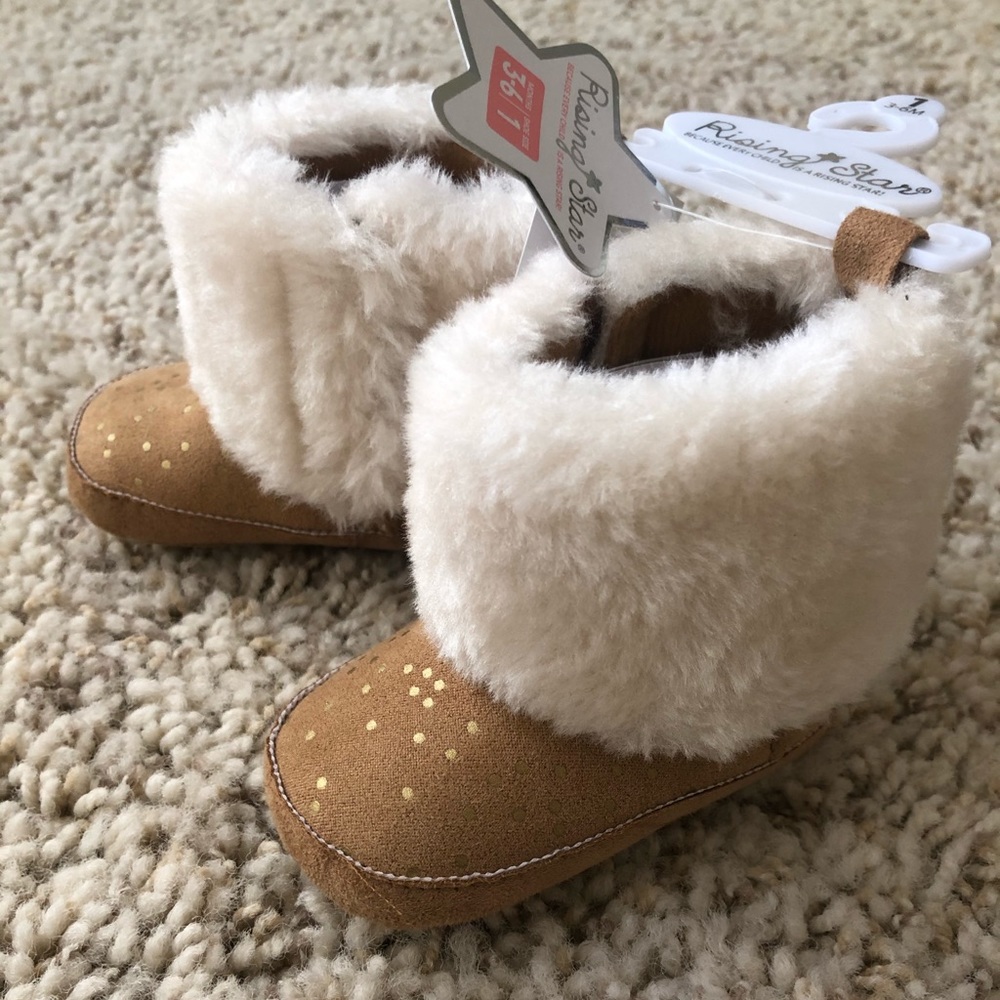 ✨*NWT*Babygirl Faux Fur Booties